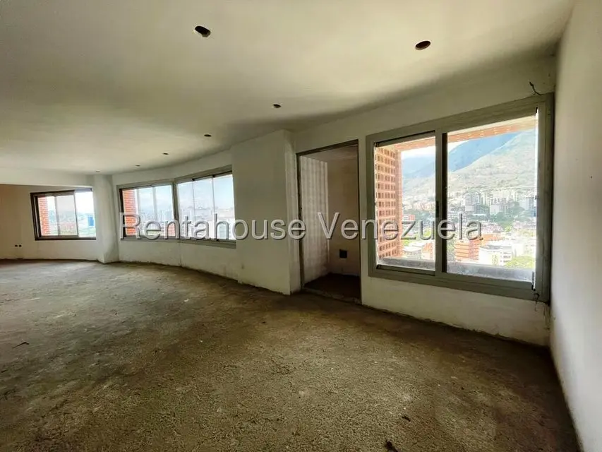 Apartamento (Penthouse) en Venta en Los Dos Caminos, Distrito Metropolitano - 4