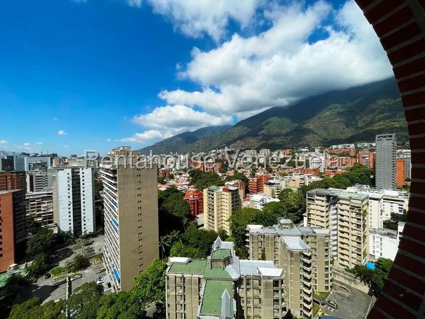 Apartamento (Penthouse) en Venta en Los Dos Caminos, Distrito Metropolitano - 31