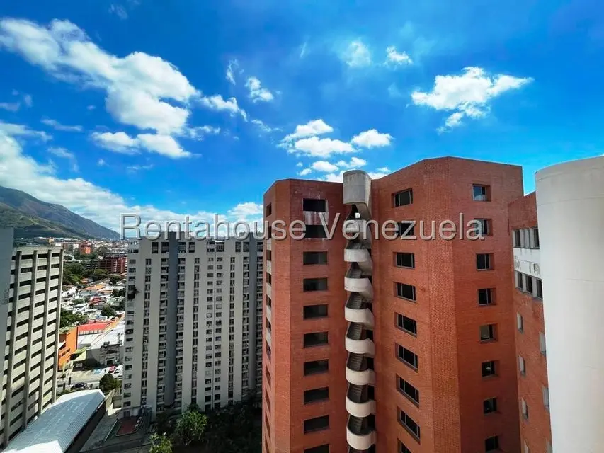 Apartamento (Penthouse) en Venta en Los Dos Caminos, Distrito Metropolitano - 40
