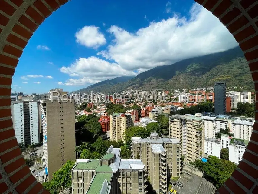 Apartamento (Penthouse) en Venta en Los Dos Caminos, Distrito Metropolitano - 51