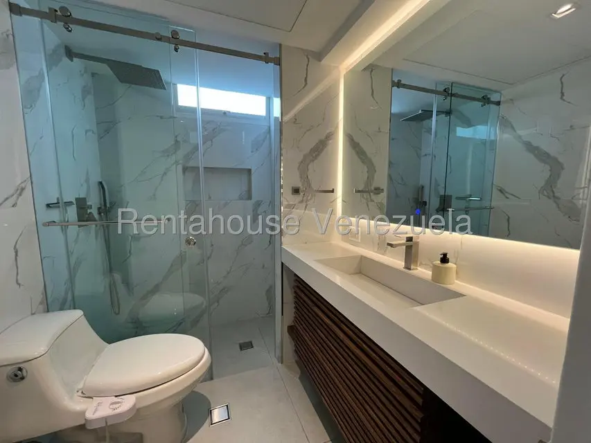 Apartamento (1 Nivel) en Alquiler en Altamira, Distrito Metropolitano - 16