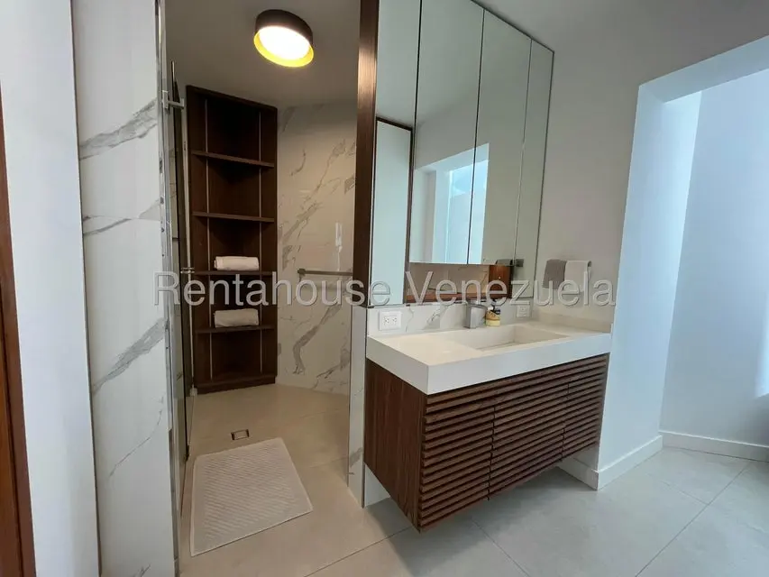 Apartamento (1 Nivel) en Alquiler en Altamira, Distrito Metropolitano - 18