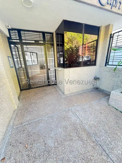 Apartamento (1 Nivel) en Alquiler en Miranda, Distrito Metropolitano - 2