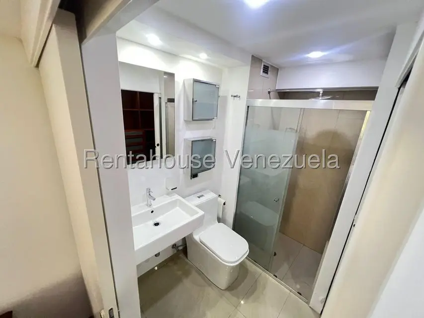 Apartamento (1 Nivel) en Alquiler en Miranda, Distrito Metropolitano - 24