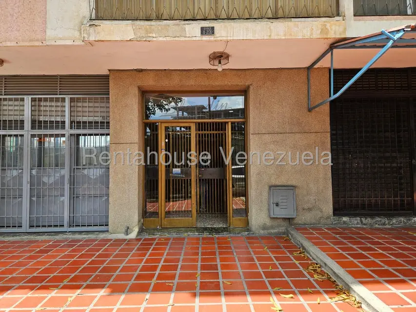 Apartamento (1 Nivel) en Alquiler en Bello Campo, Distrito Metropolitano - 2