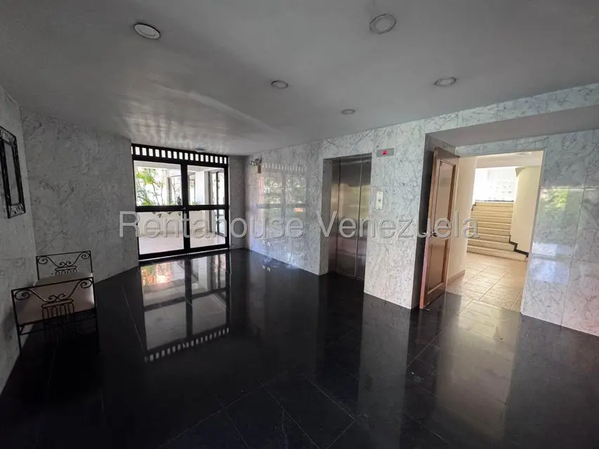 Apartamento (1 Nivel) en Alquiler en Colinas de Valle Arriba, Distrito Metropolitano - 2