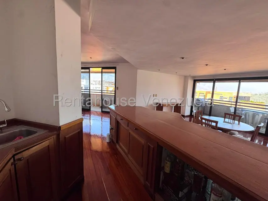 Apartamento (1 Nivel) en Alquiler en Colinas de Valle Arriba, Distrito Metropolitano - 11