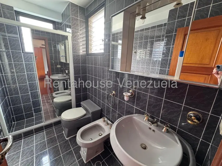 Apartamento (1 Nivel) en Alquiler en Colinas de Valle Arriba, Distrito Metropolitano - 17