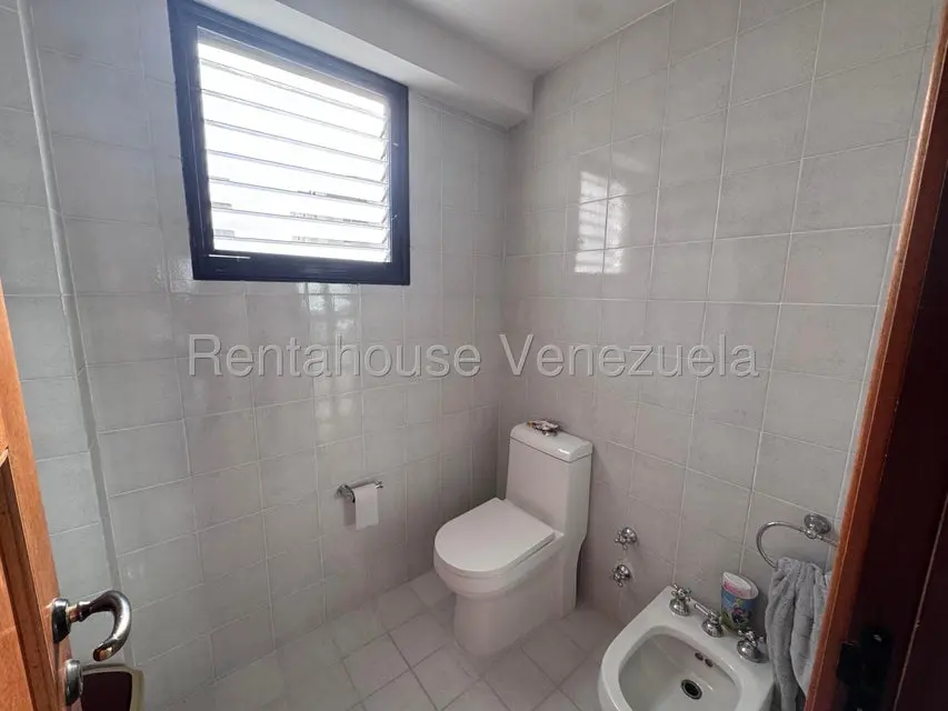 Apartamento (1 Nivel) en Alquiler en Colinas de Valle Arriba, Distrito Metropolitano - 21