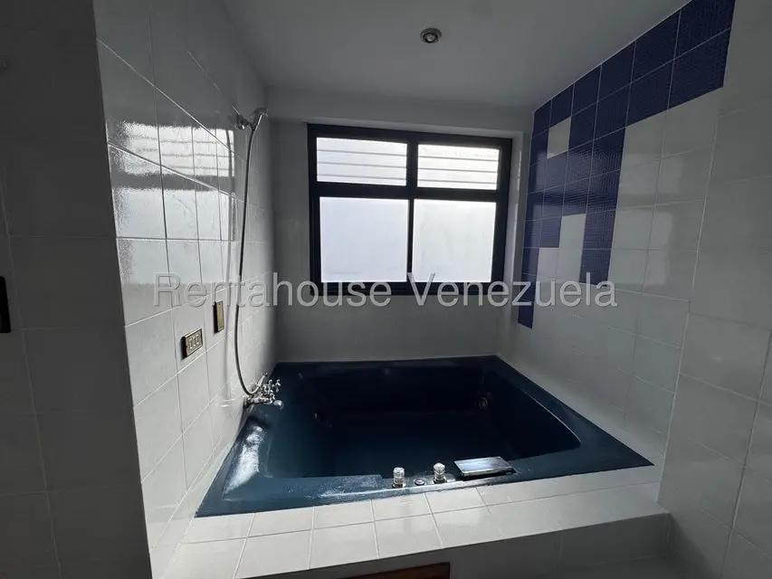 Apartamento (1 Nivel) en Alquiler en Colinas de Valle Arriba, Distrito Metropolitano - 22