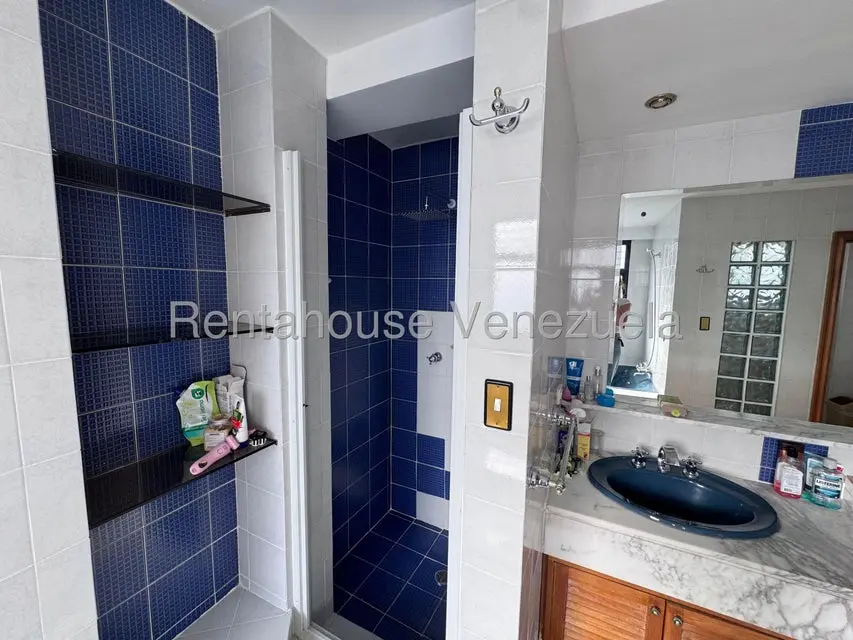 Apartamento (1 Nivel) en Alquiler en Colinas de Valle Arriba, Distrito Metropolitano - 23