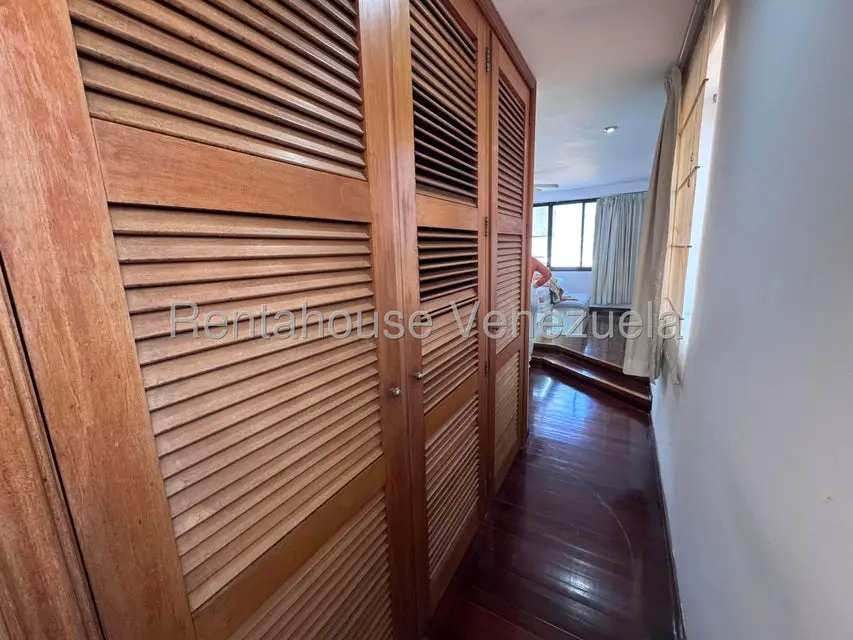 Apartamento (1 Nivel) en Alquiler en Colinas de Valle Arriba, Distrito Metropolitano - 25