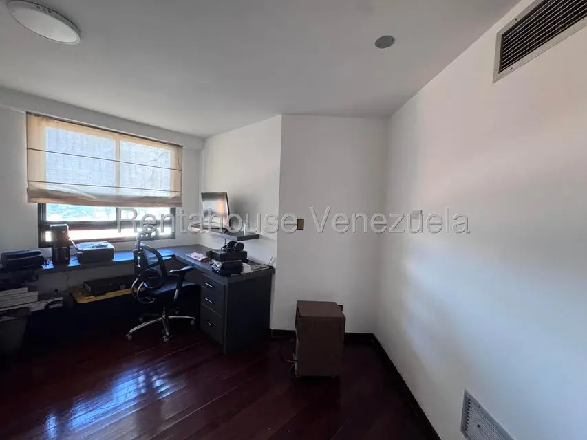 Apartamento (1 Nivel) en Alquiler en Colinas de Valle Arriba, Distrito Metropolitano - 26