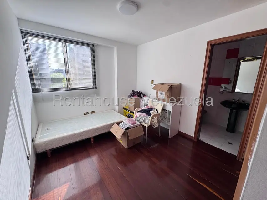 Apartamento (1 Nivel) en Alquiler en Colinas de Valle Arriba, Distrito Metropolitano - 30