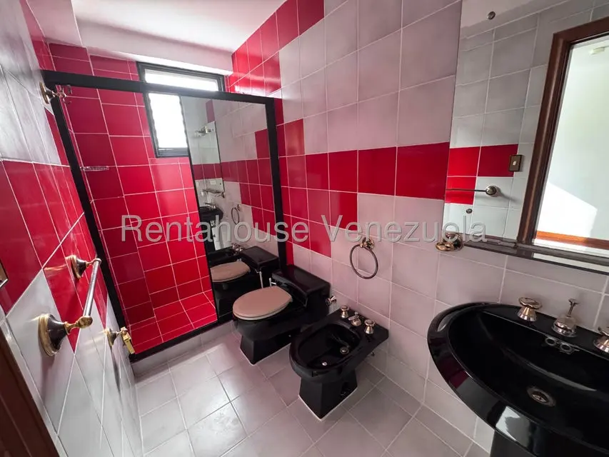 Apartamento (1 Nivel) en Alquiler en Colinas de Valle Arriba, Distrito Metropolitano - 31