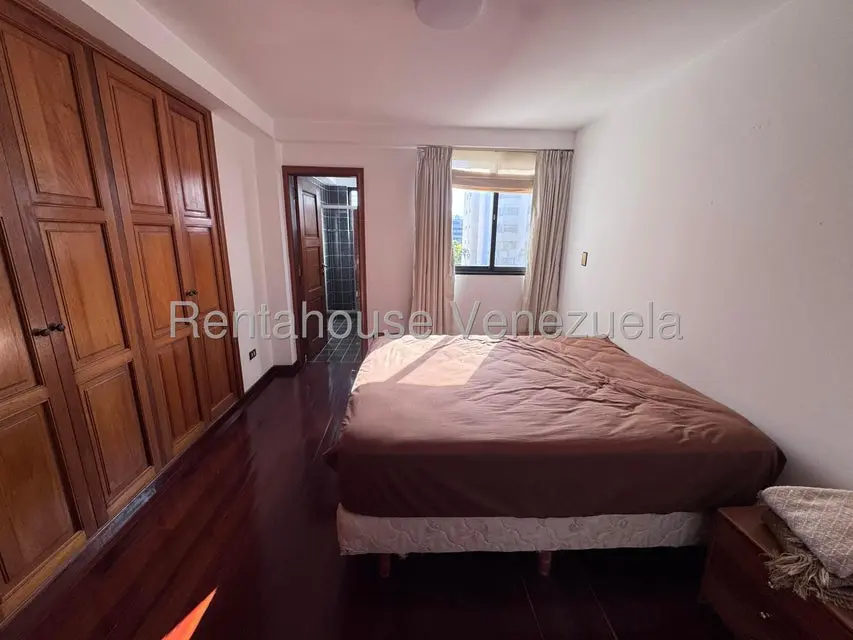 Apartamento (1 Nivel) en Alquiler en Colinas de Valle Arriba, Distrito Metropolitano - 32