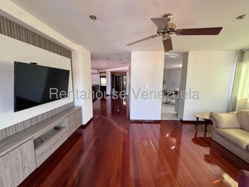 Apartamento (1 Nivel) en Alquiler en Colinas de Valle Arriba, Distrito Metropolitano - 5