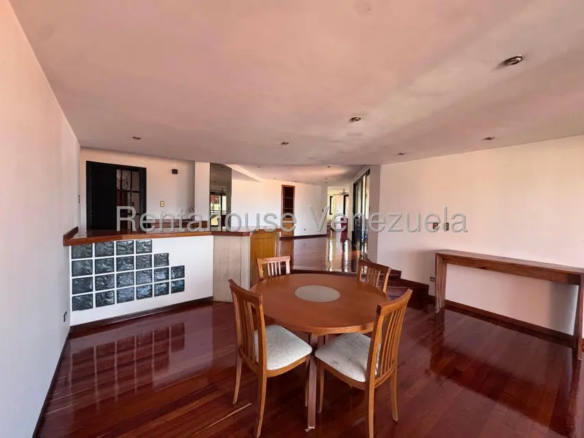 Apartamento (1 Nivel) en Alquiler en Colinas de Valle Arriba, Distrito Metropolitano - 10
