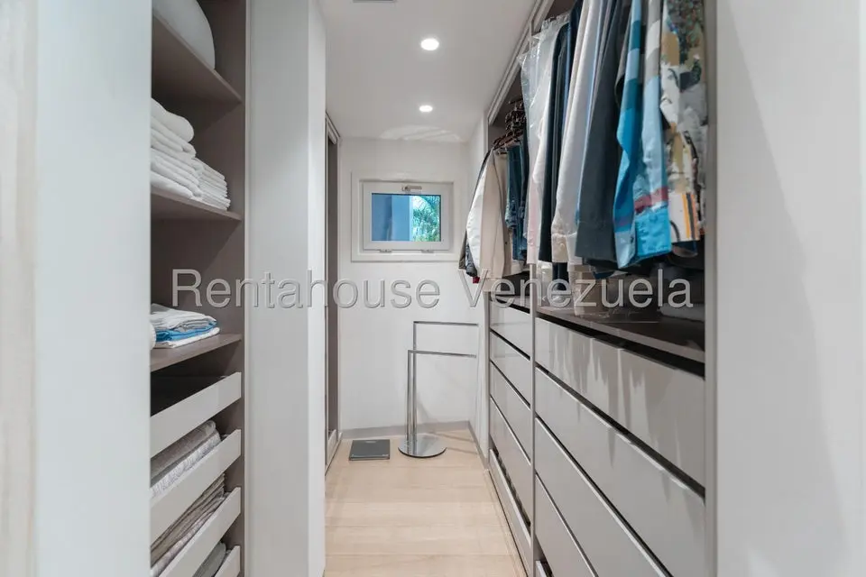 Apartamento (1 Nivel) en Venta en Campo Alegre, Distrito Metropolitano - 24