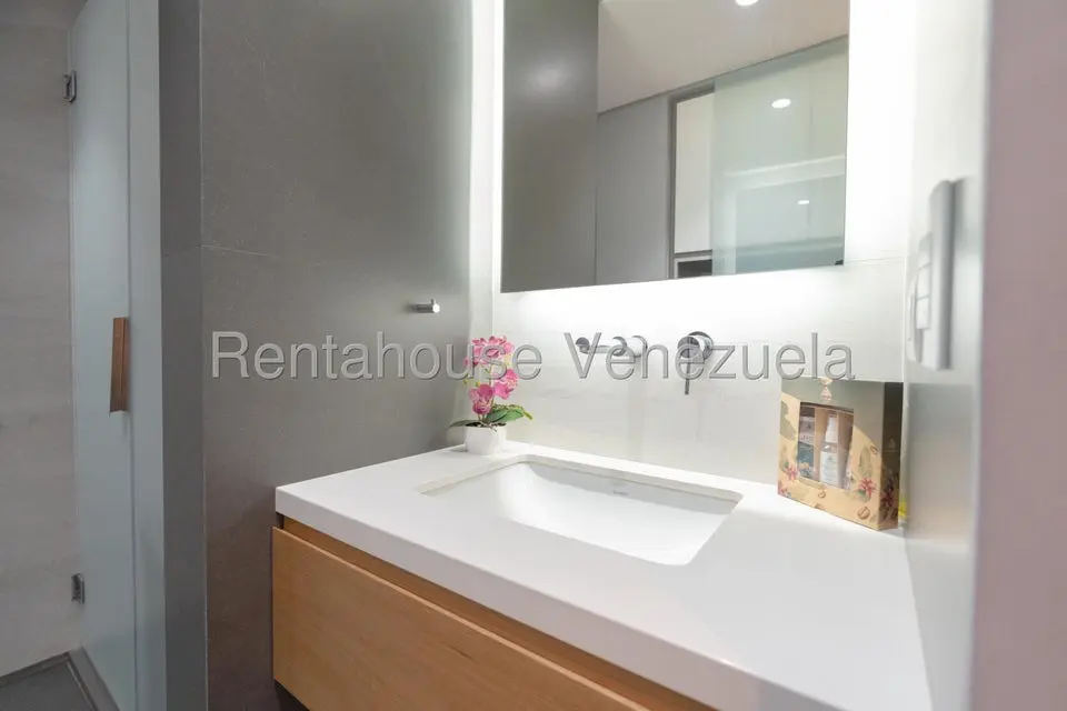 Apartamento (1 Nivel) en Venta en Campo Alegre, Distrito Metropolitano - 31