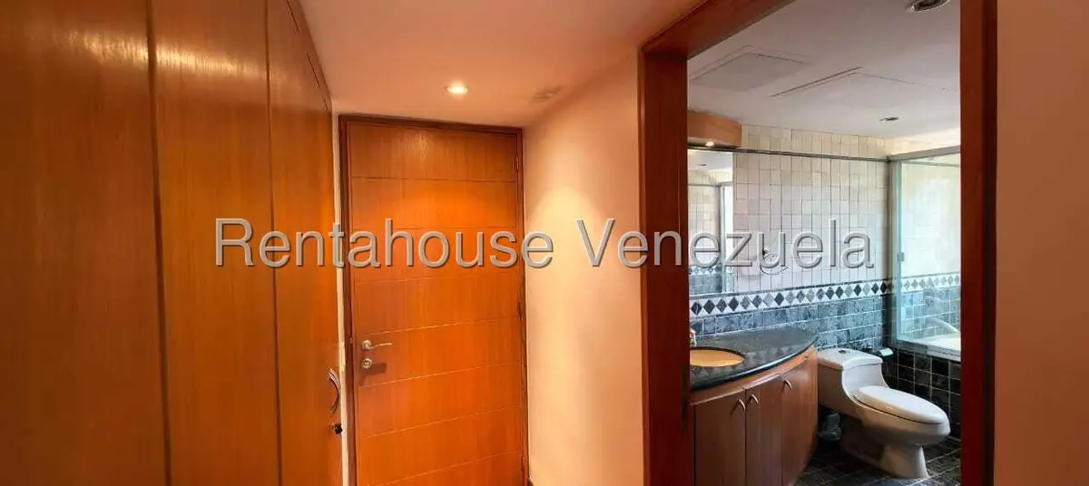 Casa (Multipes Niveles) en Venta en Los Chorros, Distrito Metropolitano - 38
