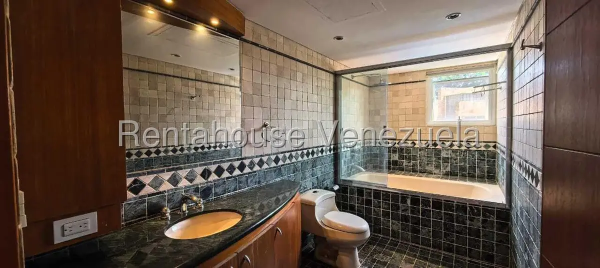 Casa (Multipes Niveles) en Venta en Los Chorros, Distrito Metropolitano - 39