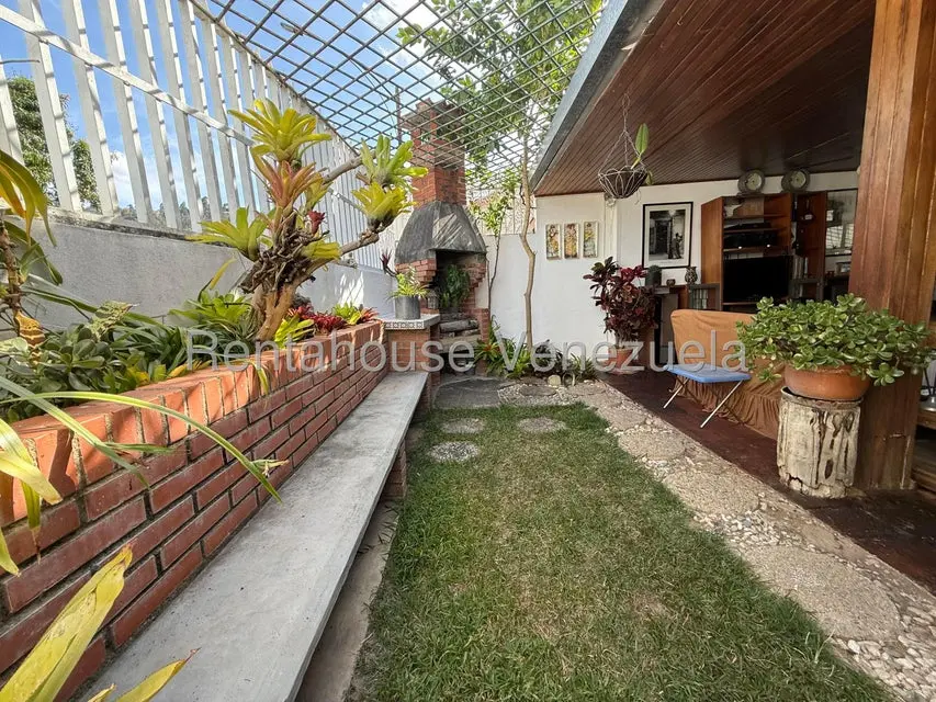Casa (Duplex) en Venta en Santa Paula, Distrito Metropolitano - 12
