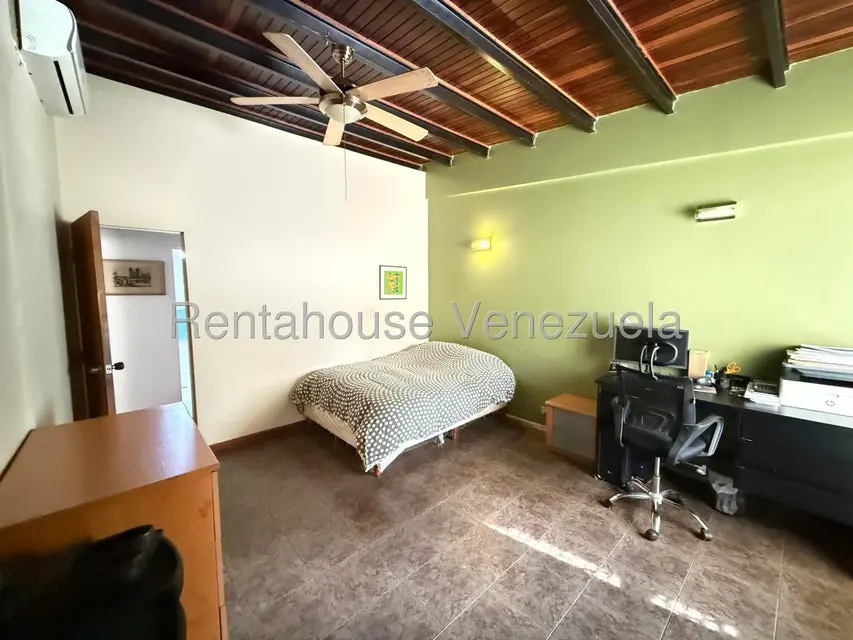 Casa (Duplex) en Venta en Santa Paula, Distrito Metropolitano - 24