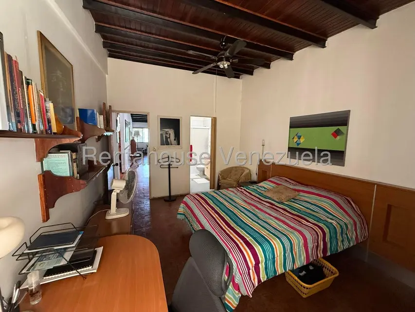 Casa (Duplex) en Venta en Santa Paula, Distrito Metropolitano - 28