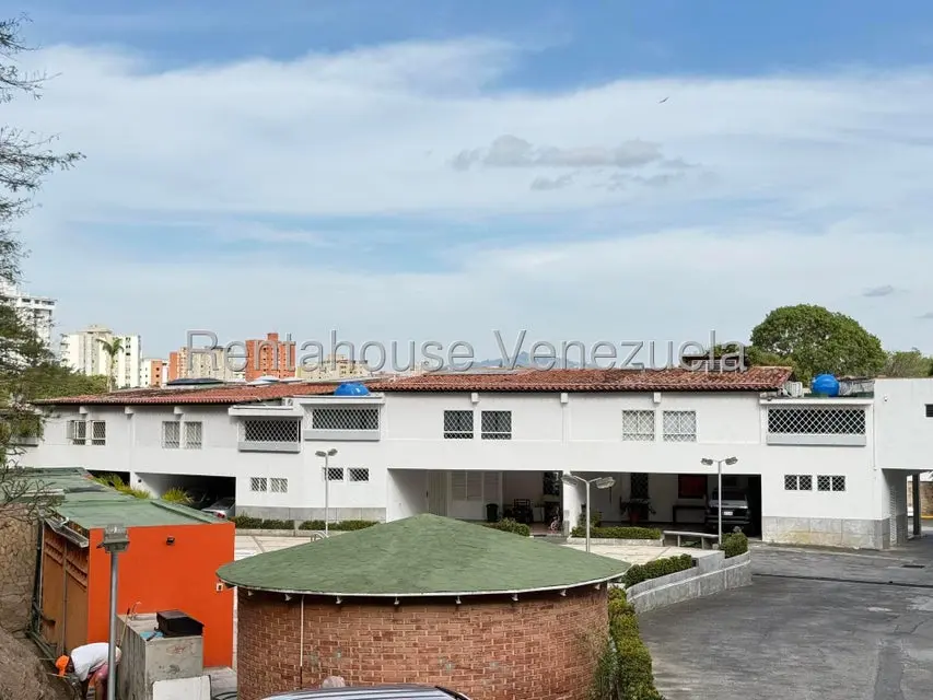 Casa (Duplex) en Venta en Santa Paula, Distrito Metropolitano - 35