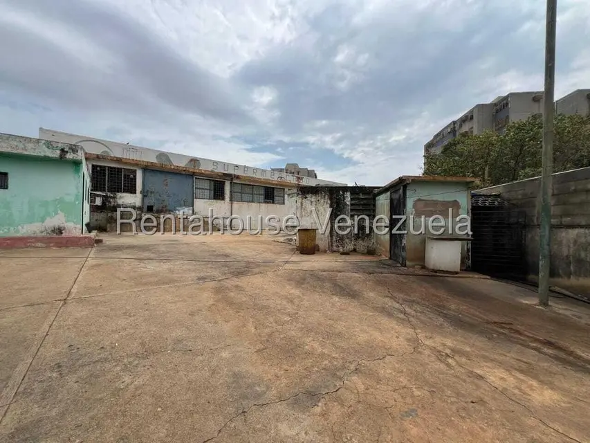 Comercial (Local Comercial) en Alquiler en Circunvalacion Dos, Zulia - 12