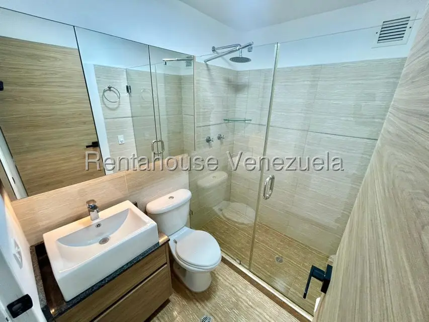 Apartamento (1 Nivel) en Alquiler en Ciudad Roca, Lara - 12