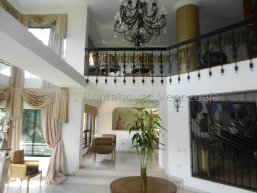 Apartamento (Multiples Niveles) en Alquiler en Colinas de Valle Arriba, Distrito Metropolitano - 4