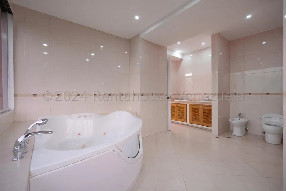 Apartamento (Multiples Niveles) en Alquiler en La Tahona, Distrito Metropolitano - 19