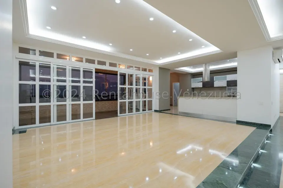 Apartamento (Multiples Niveles) en Alquiler en La Tahona, Distrito Metropolitano - 3