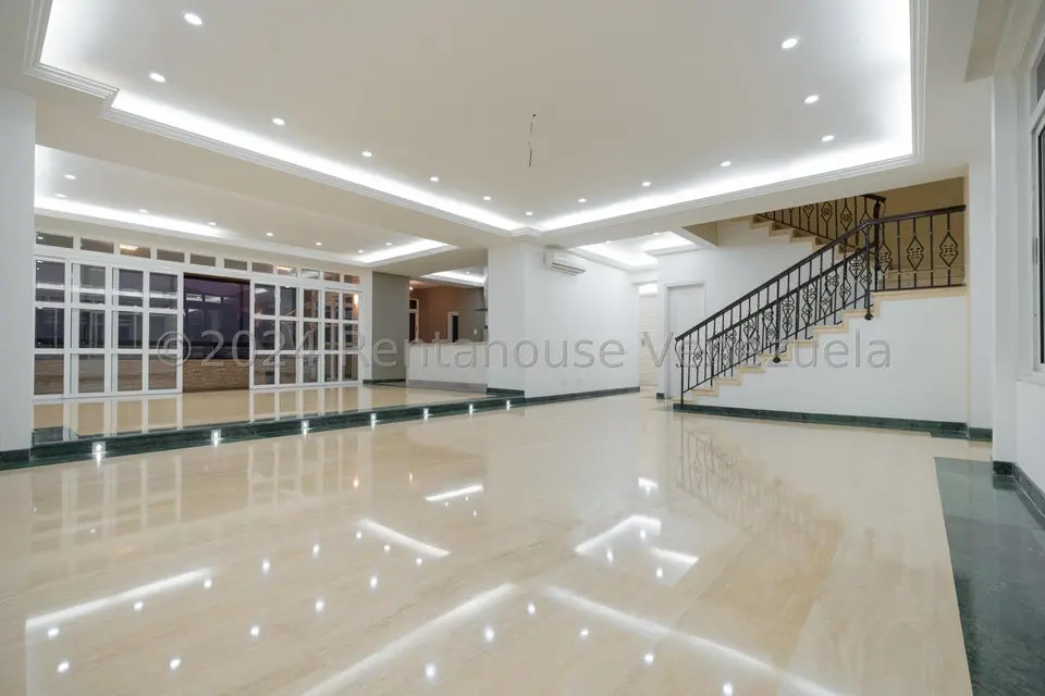 Apartamento (Multiples Niveles) en Alquiler en La Tahona, Distrito Metropolitano - 5