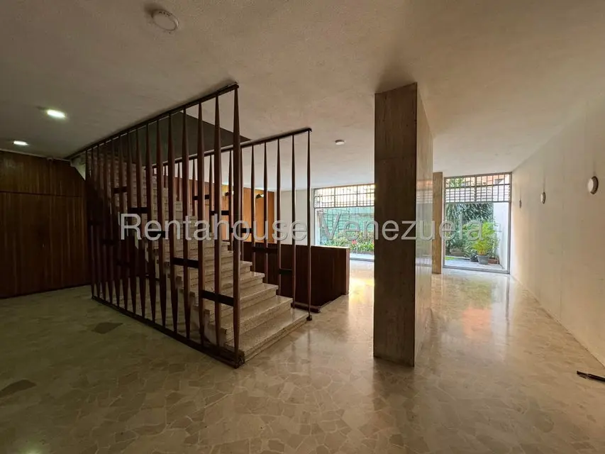 Apartamento (1 Nivel) en Alquiler en Los Palos Grandes, Distrito Metropolitano - 2