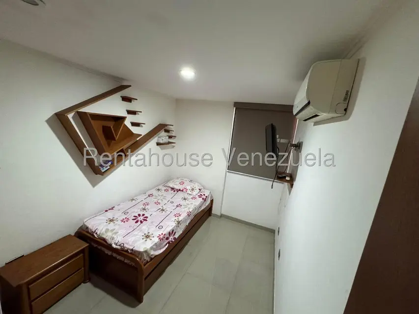 Apartamento (1 Nivel) en Alquiler en Los Palos Grandes, Distrito Metropolitano - 13