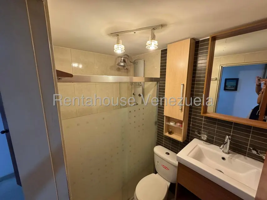 Apartamento (1 Nivel) en Alquiler en Los Palos Grandes, Distrito Metropolitano - 14