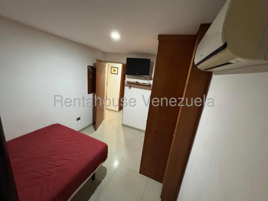 Apartamento (1 Nivel) en Alquiler en Los Palos Grandes, Distrito Metropolitano - 15