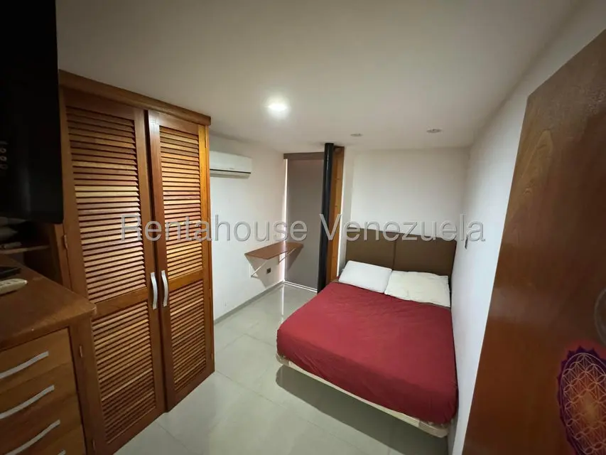 Apartamento (1 Nivel) en Alquiler en Los Palos Grandes, Distrito Metropolitano - 16