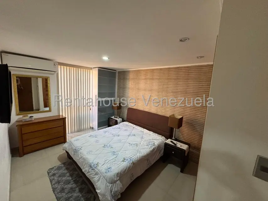 Apartamento (1 Nivel) en Alquiler en Los Palos Grandes, Distrito Metropolitano - 17