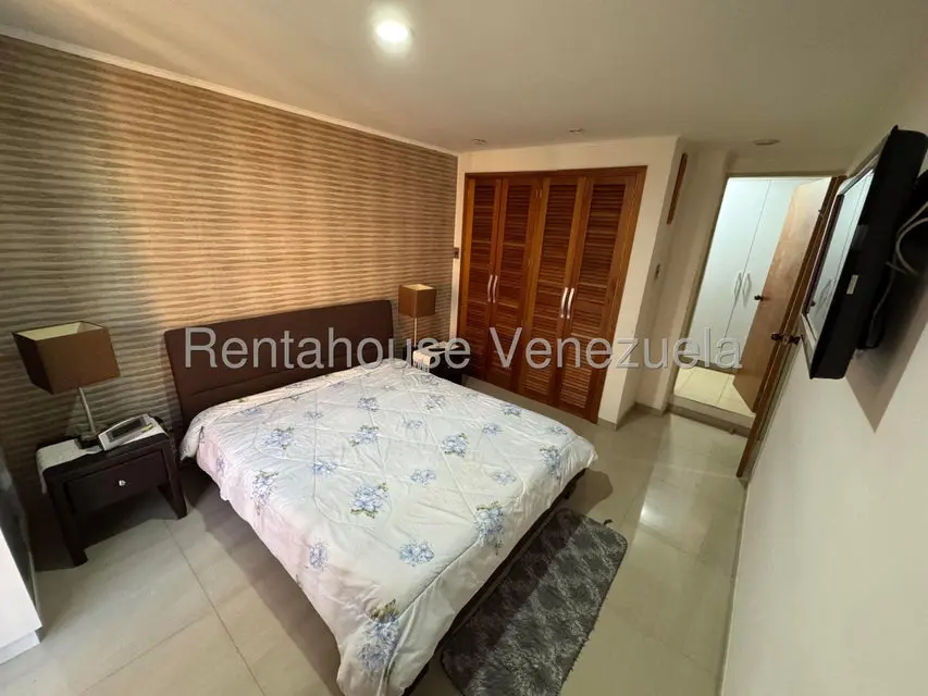 Apartamento (1 Nivel) en Alquiler en Los Palos Grandes, Distrito Metropolitano - 18