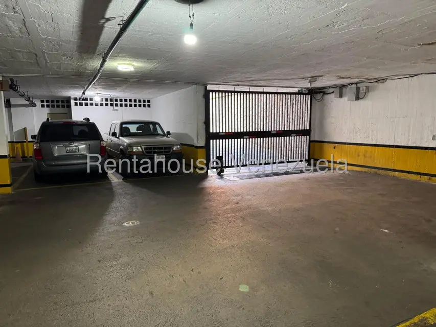 Apartamento (1 Nivel) en Alquiler en Los Palos Grandes, Distrito Metropolitano - 20