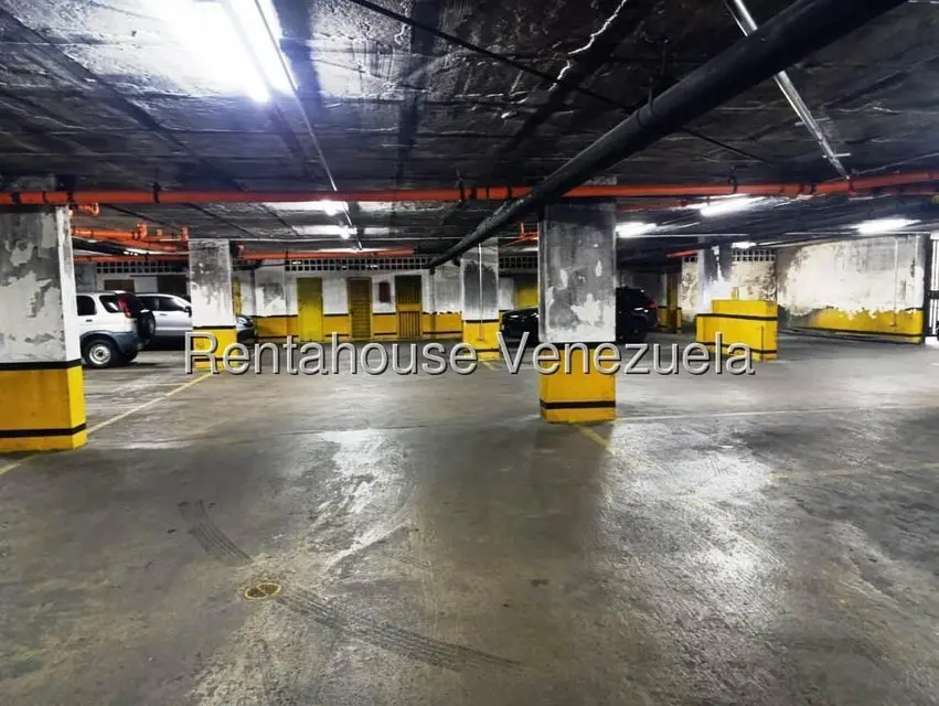 Apartamento (1 Nivel) en Alquiler en Los Palos Grandes, Distrito Metropolitano - 21