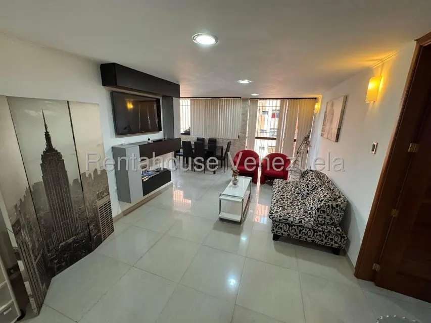 Apartamento (1 Nivel) en Alquiler en Los Palos Grandes, Distrito Metropolitano - 4
