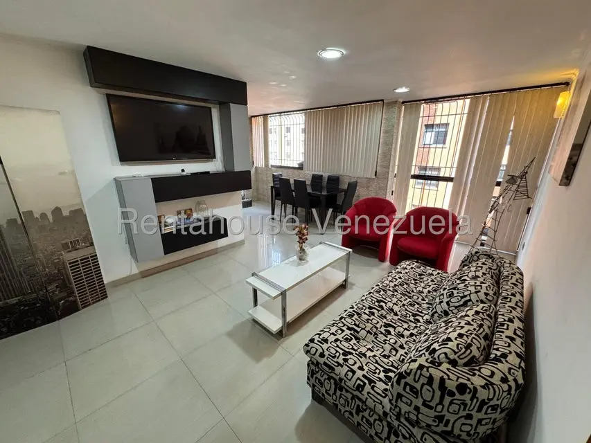 Apartamento (1 Nivel) en Alquiler en Los Palos Grandes, Distrito Metropolitano - 5