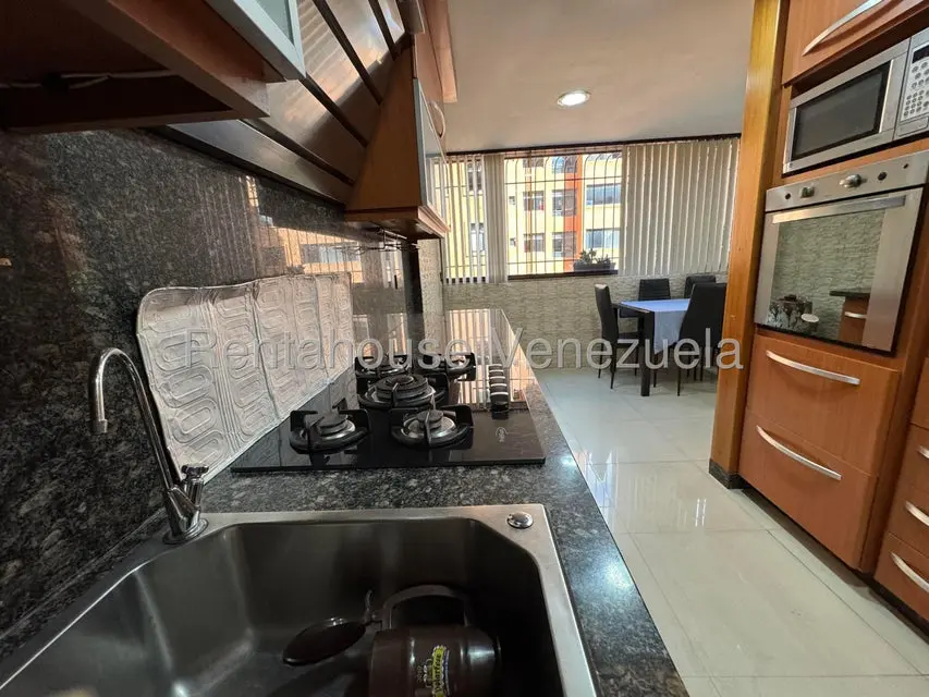 Apartamento (1 Nivel) en Alquiler en Los Palos Grandes, Distrito Metropolitano - 9