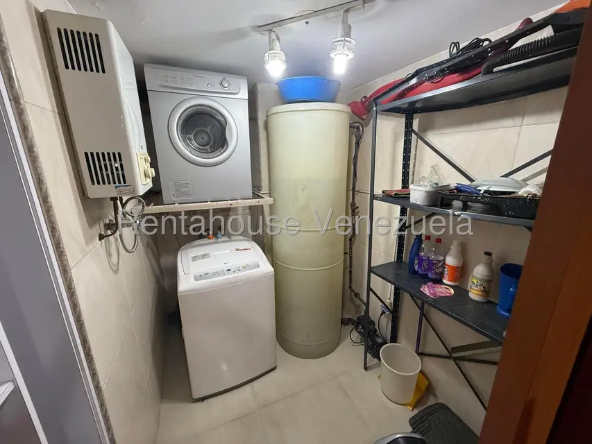 Apartamento (1 Nivel) en Alquiler en Los Palos Grandes, Distrito Metropolitano - 10