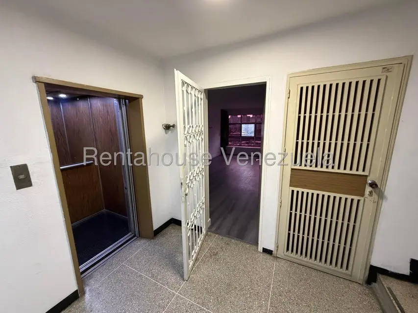 Apartamento (1 Nivel) en Alquiler en Altamira, Distrito Metropolitano - 2